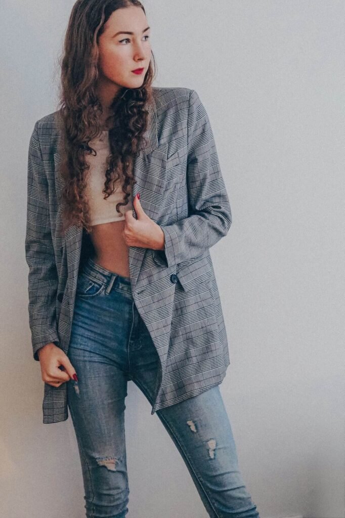 How to Style a Blazer with Jeans: 5 Women’s Outfit Ideas